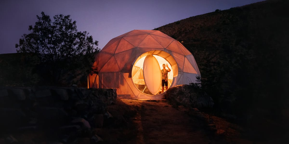 Airbnb.com Cozy Quarters Lg.Bdrm. 18x20