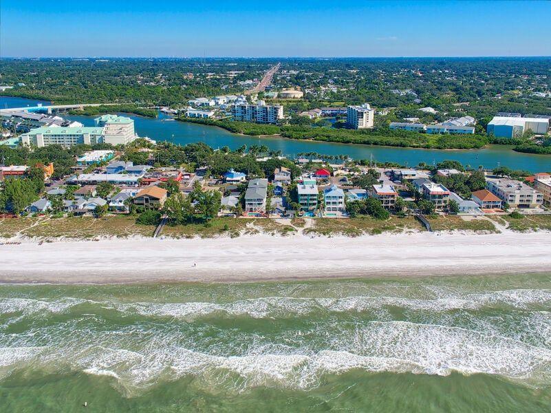 Beaches USA Rentals & Management hero